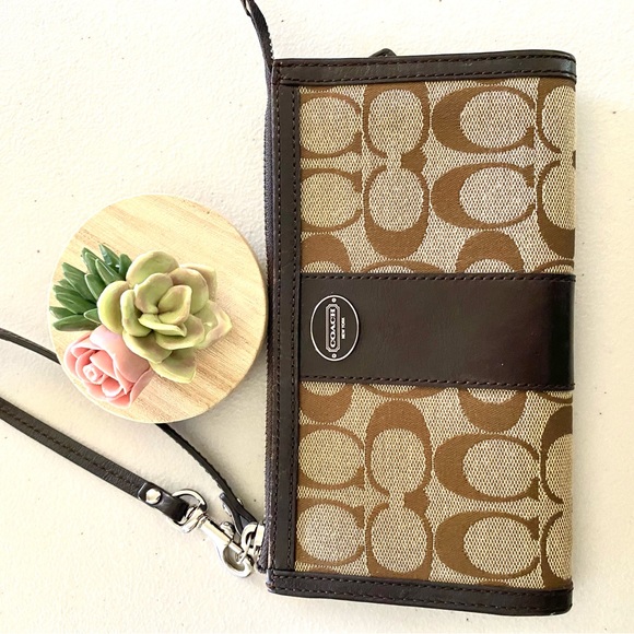 NWOT Coach Signature Accordion Zip Wristlet Wallet - Picture 4 of 10